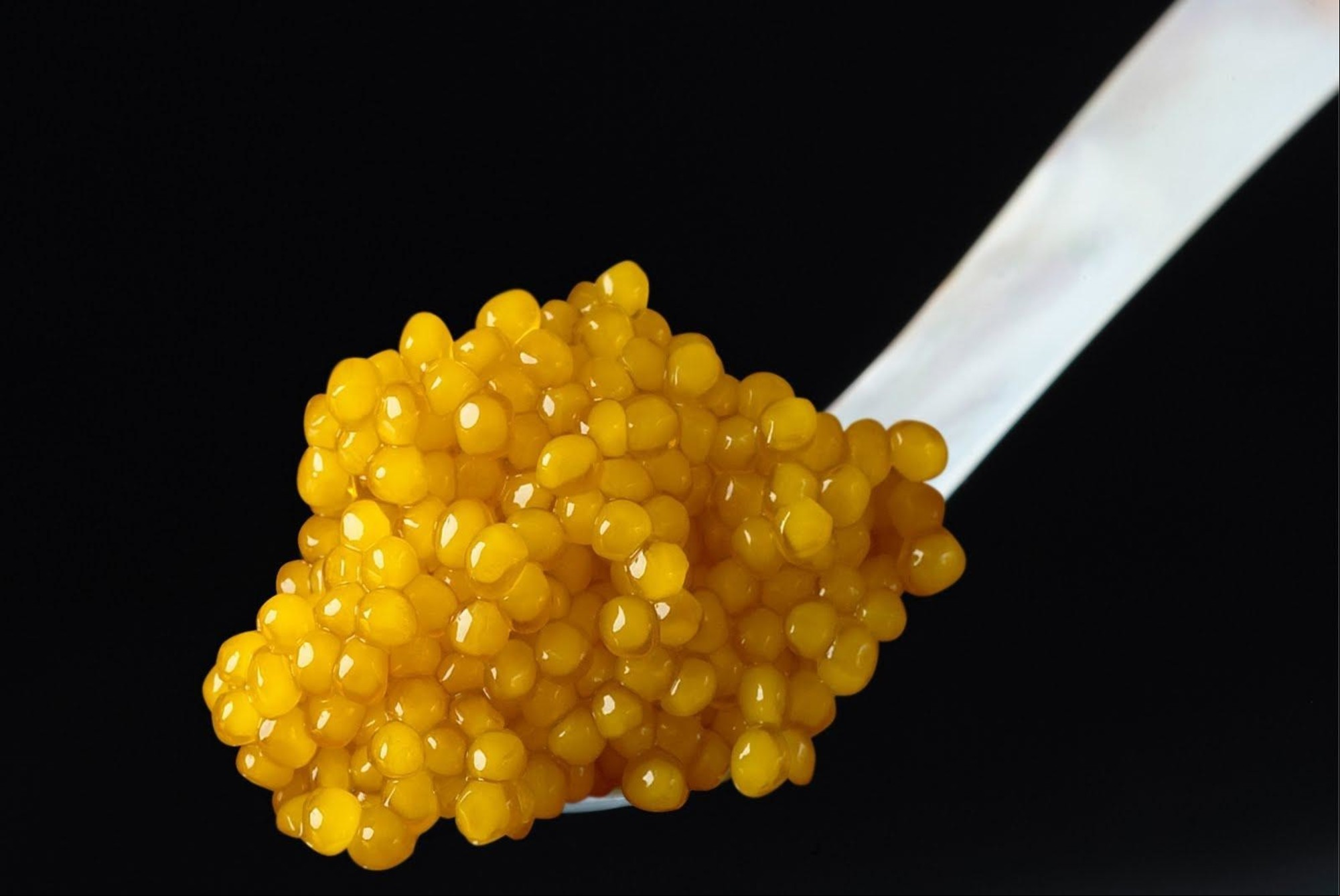 Caviar Almas. Se obtiene de las huevas de esturiones de más de 60 años.