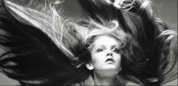 Twiggy, la primera supermodelo de la historia: pionera en el look andrógino y en no dejarse menospreciar por Woody Allen