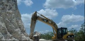 Una constructora destruyó una pirámide maya y usó los restos para rellenar rutas