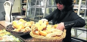El Gobierno promete harina barata y venderán el pan francés a $ 10 el kilo