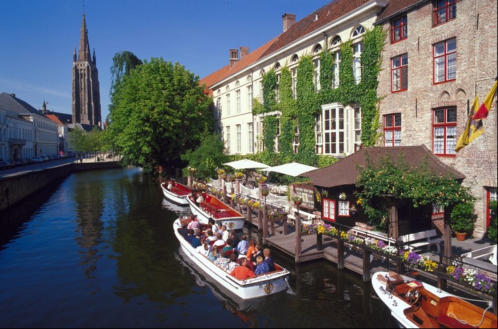 Los canales de Brujas, en Bélgica. Foto Turismo de Flandes.