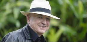 William Gordon: "Perdí la voz y la recuperé con la literatura"