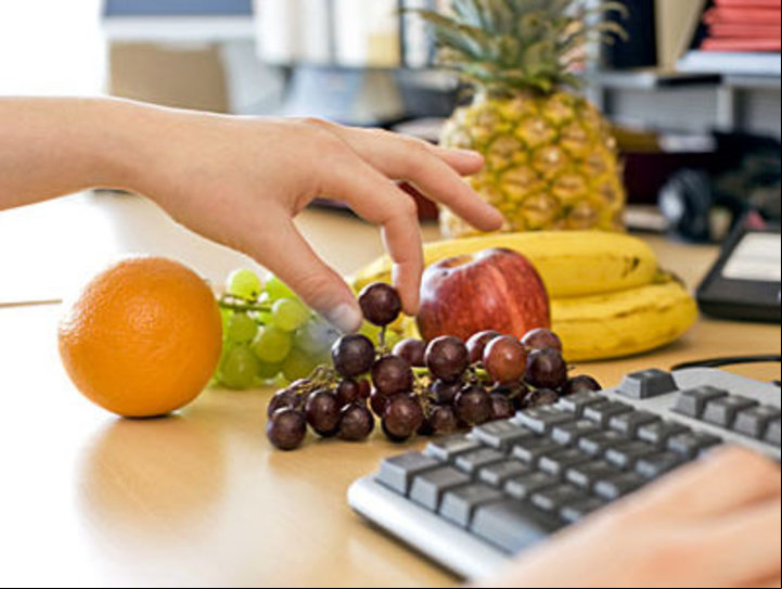 Comer frutas beneficia la salud cardiovascular.