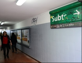 Pintaban grafitis en el subte y ahora deberán limpiar la estación