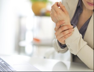 "Dedo en resorte" y otras 4 patologías que provocan dolor en las manos