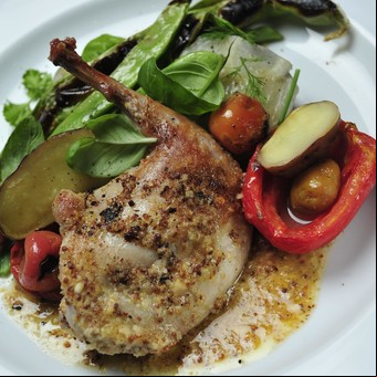 Delicada carne de conejo, ideal para saborear con hierbas y especias