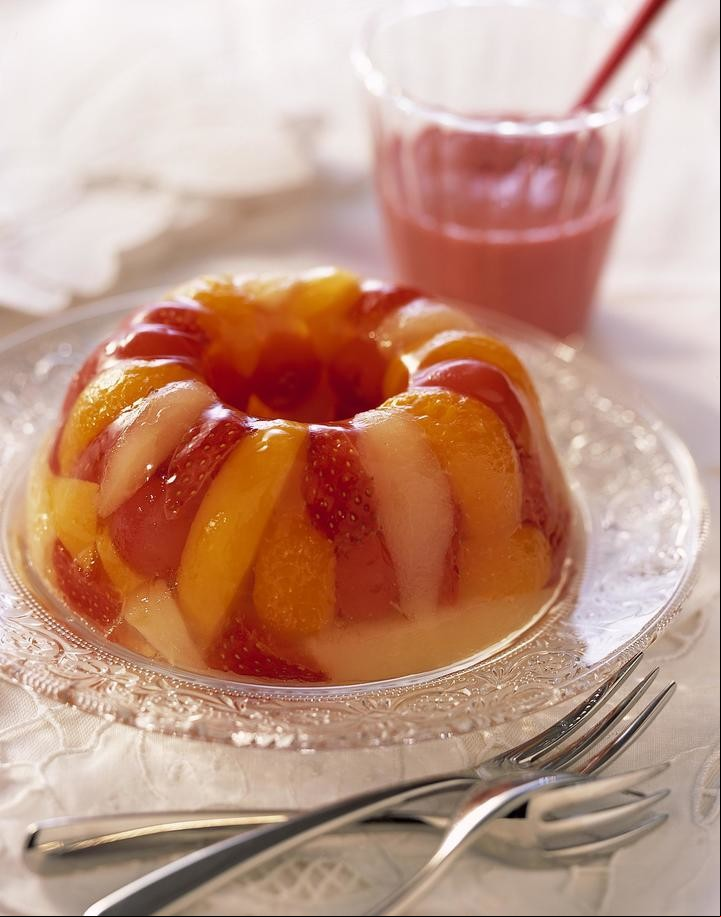 Un poco de postre con frutas o gelatina ayuda a salir de la hipoglucemia.