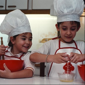 La cocina, territorio exclusivo de los chicos 