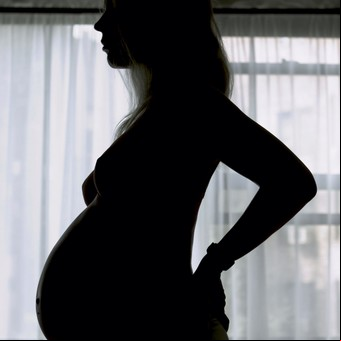 Una mujer quiere tener un nieto quedándose embarazada con óvulos de su hija fallecida