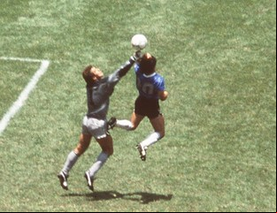 A 35 años de La Mano de Dios, el gol que enfureció a Inglaterra antes de la obra maestra de Maradona