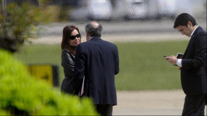 Pablo Barreiro (derecha) junto a Cristina Kirchner y Oscar Parrilli. Foto Andrés D'Elía.