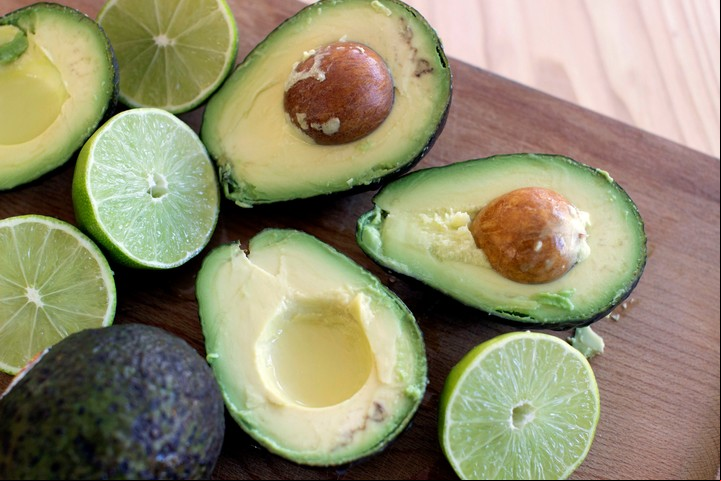 Para la avocado toast, es merjo una palta bien madura (AP Photo/Matthew Mead, File)