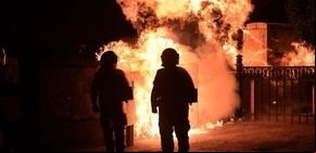 Grecia aprueba más reformas y Europa acelera el rescate