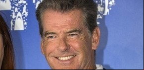 Pierce Brosnan intentó subir a un avión con un cuchillo