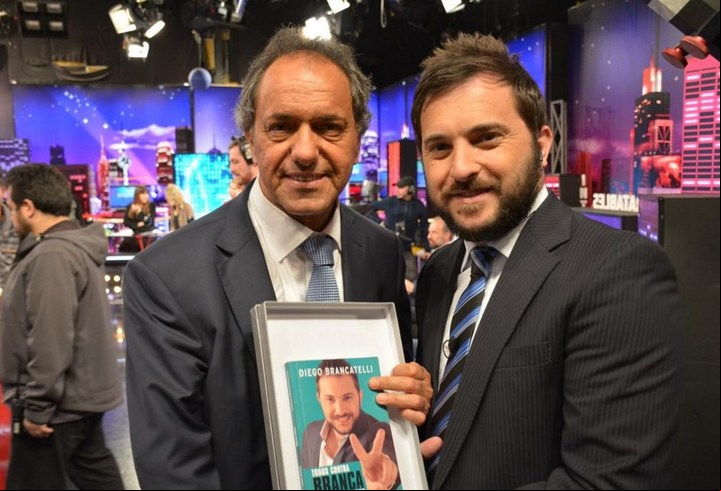 CLAIMA20151026_0245 Diego Brancatelli con Daniel Scioli cuando visitó el piso de Intratables.