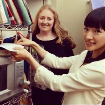 El método de Marie Kondo: mirá cómo dobla jeans, toallas y remeras la gurú del orden