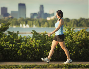 Cinco beneficios extra de las caminatas
