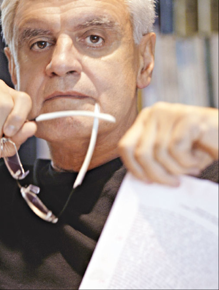 Víctor Fernández Freixanes es escritor, académico y editor. Además, preside la real Academia Galega.