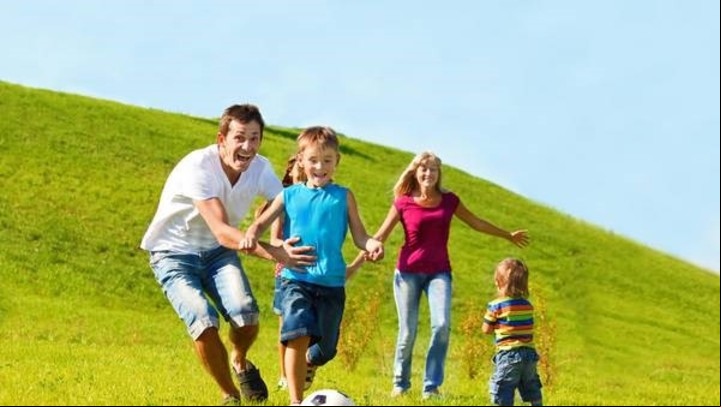 Ejercítate con tus hijos. Foto: Thinkstockphotos