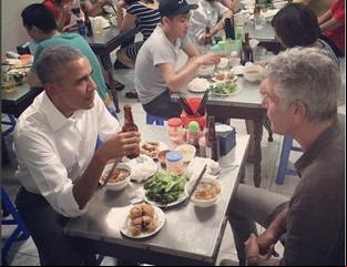 Cómo es el restaurante barato que se hizo famoso desde que lo visitó Obama