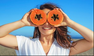 Esta fruta también favorece la salud ocular. Foto: Istock.