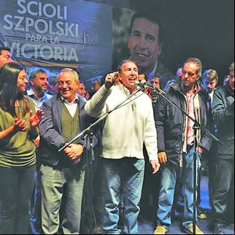 El ex zar de los medios K Sergio Szpolski tiene una fábrica de pan lactal: no paga los sueldos y emplea a familiares de ex espías de la SIDE