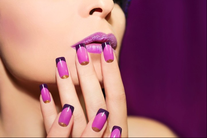 Sobre las uñas esculpidas se pueden aplicar esmaltes y detalles de diferentes estilos.