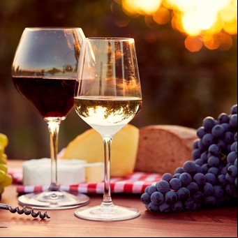 Pese a la caída del consumo, la mitad de los hogares argentinos toma vino