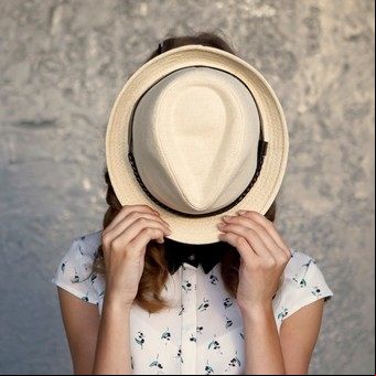 Consejos para superar la timidez y aumentar el bienestar mental, según la psicología