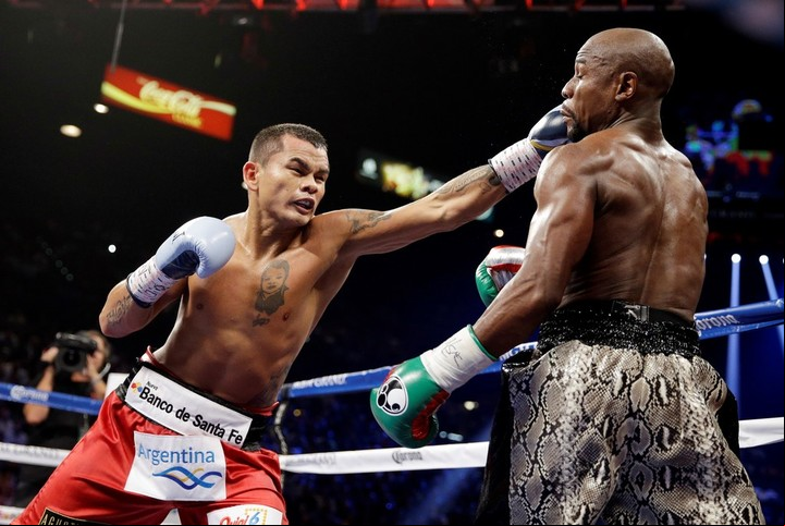 Marcos Maidana, durante su último combate profesional, ante Floyd Mayweather. (AP).