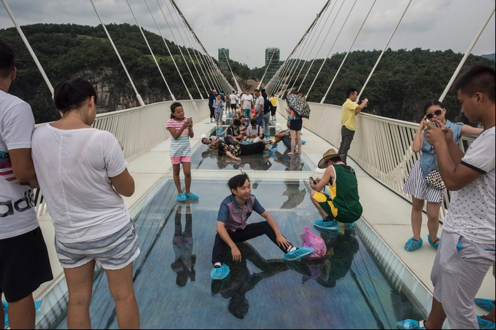 Solo iten hasta 800 visitantes por vez. Foto AFP PHOTO / FRED DUFOUR 