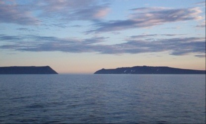 Secretos de los océanos del mundo. Océano Ártico. Estrecho de Bering. Las islas Diomedes son la frontera de Rusia y Estados Unidos.