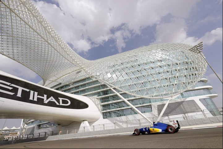 El impactante circuito de Yas Marina en Abu Dabi, cerrará la temporada. Foto EFE/Valdrin Xhemaj