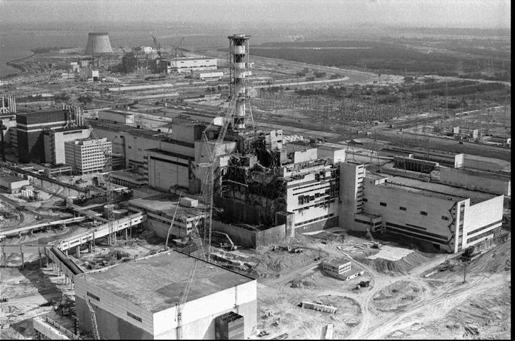 Vista aérea de la central nuclear de Chernobyl, tras el mortífero accidente atómico de 1986. Foto: AP