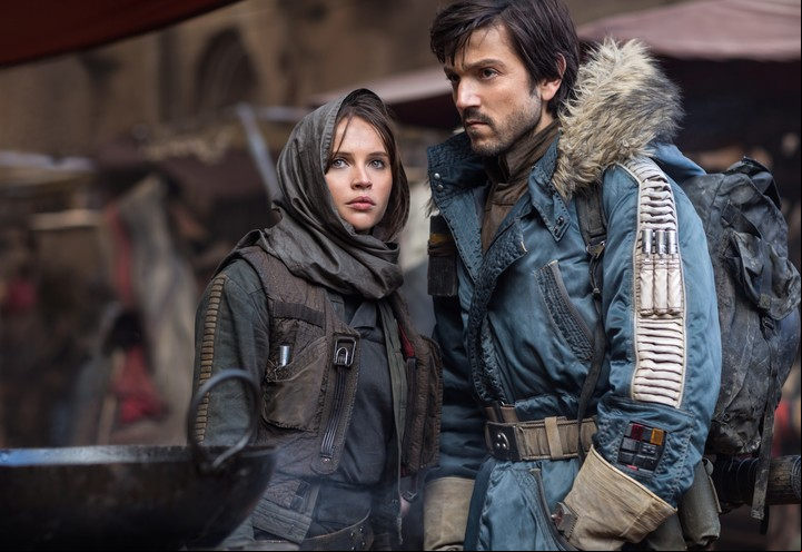 Junto a Diego Luna, coprotagonista y con quien deberá robar los planos de la Estrella de la Muerte. FOTO: BUENA VISTA