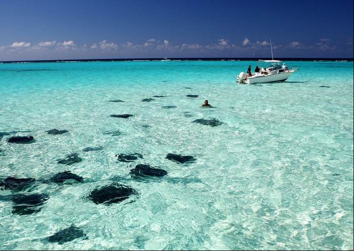 Caribe intensamente turquesa en Islas Caimán.