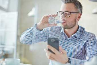 ¿No llegás a los 8 vasos diarios? Consejos