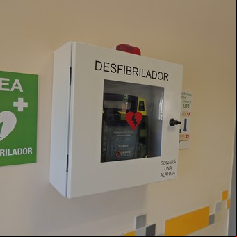 El boliche donde murió un patovica y el intento desesperado por conseguir un desfibrilador: cuándo son obligatorios y quién los controla