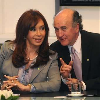 Crimen de Nisman: apoyado por Cristina Kirchner, Parrilli insiste en hablar de "asesinato inventado" y apunta contra Lagomarsino