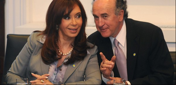 Crimen de Nisman: apoyado por Cristina Kirchner, Parrilli insiste en hablar de "asesinato inventado" y apunta contra Lagomarsino