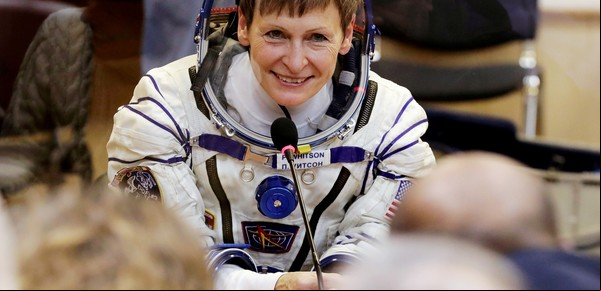 Peggy Whitson, la mujer astronauta con más tiempo en el espacio