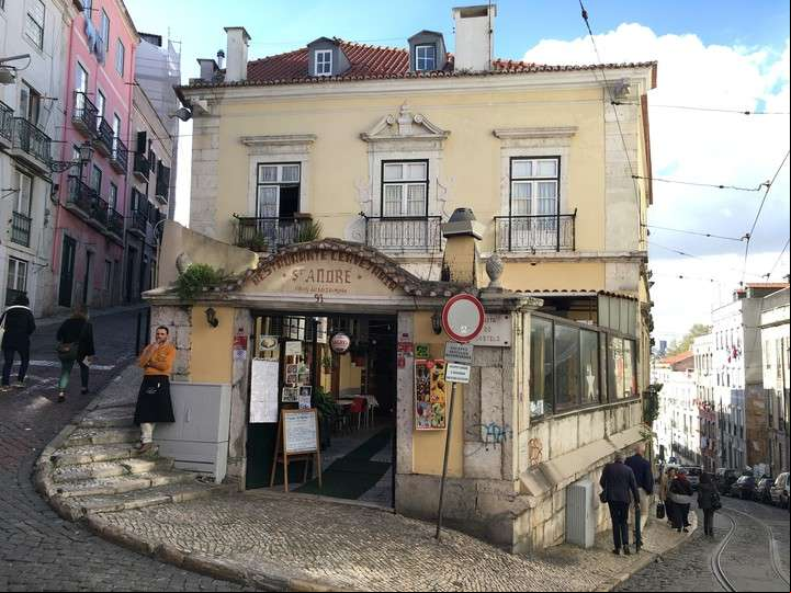 Las callecitas de Alfama, antiguo barrio de Lisboa (PB/Viajes)