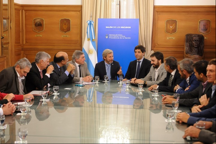 Rogelio Frigerio y su vice Sebastián García de Luca con intendentes cordobeses