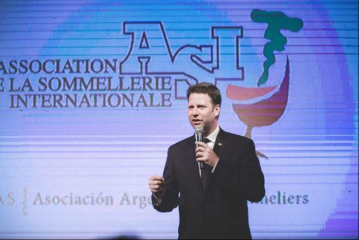 El argentino Andrés Rosberg, primer latinoamericano en alcanzar el cargo de presidente de la Asociación Internacional de la Sommelierie. (Foto: Martín Fernández).