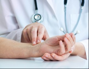 Cinco veces más chances de ACV:  está subdiagnosticado un factor de riesgo muy frecuente en mayores de 60