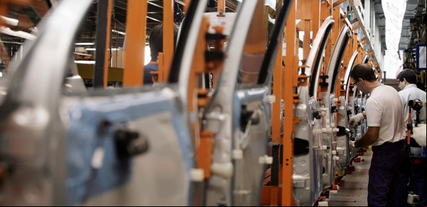La economía cayó 1,8% en 2024, menos de lo previsto