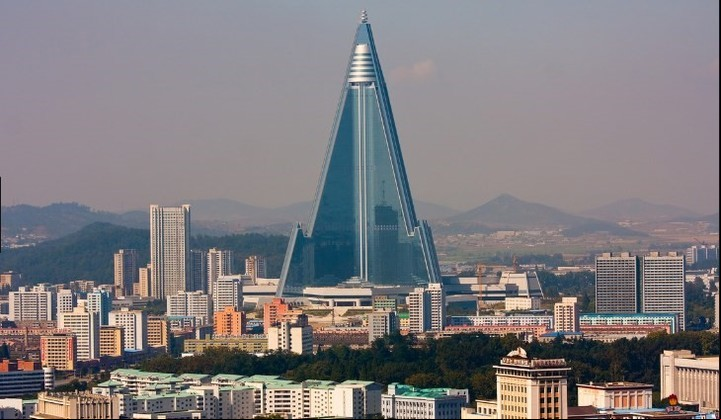 Es uno de los 50 edificios más altos del mundo.
