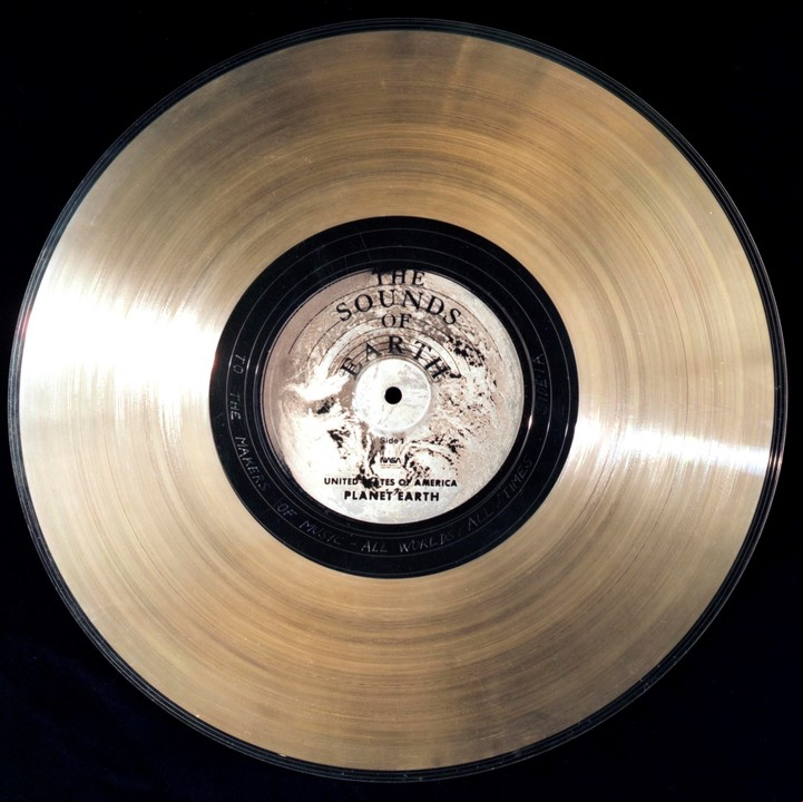 El famoso disco de oro con los sonidos e imágenes de la Tierra que lleva la misión Voyager (NASA)