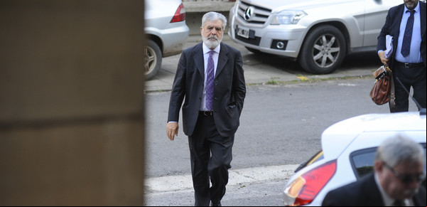 Julio De Vido busca demorar una decisión clave por un pedido de detención en su contra