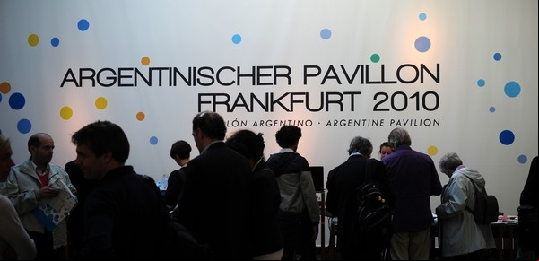 El gobierno derrumba el presupuesto para traducir literatura argentina a un 10%